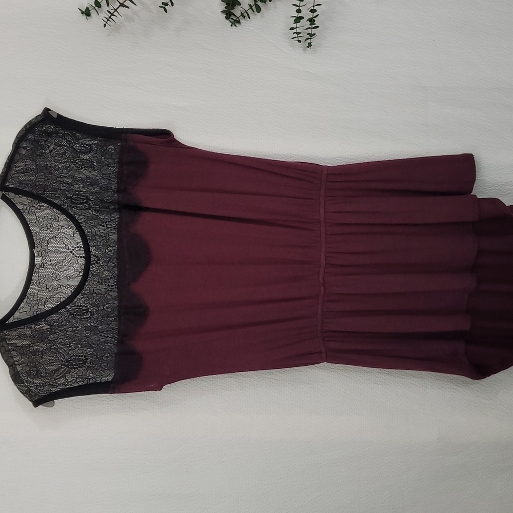 Lace burgundy sleevless tunic top
